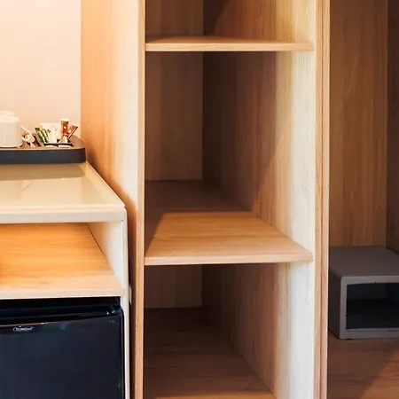 Hotel De La Pyramide 3*