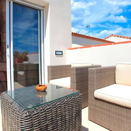 Hotel De La Pyramide