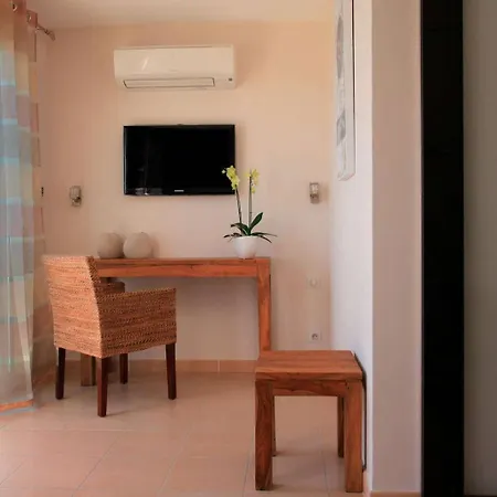 De La Pyramide Hotel Mèze