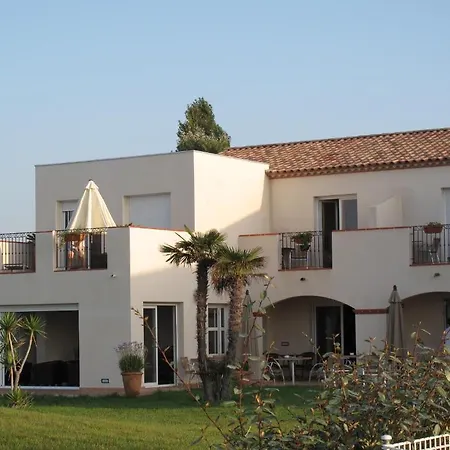 De La Pyramide Hotel 3*