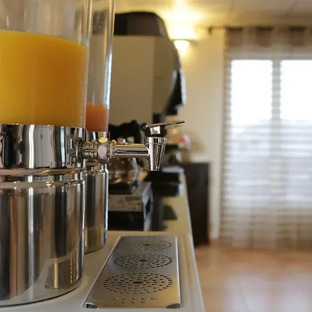 De La Pyramide Hotel 3*