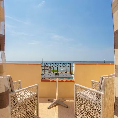 De La Pyramide Hotel Mèze