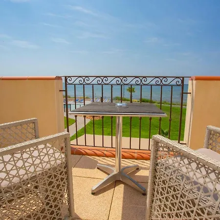 De La Pyramide Hotel Mèze