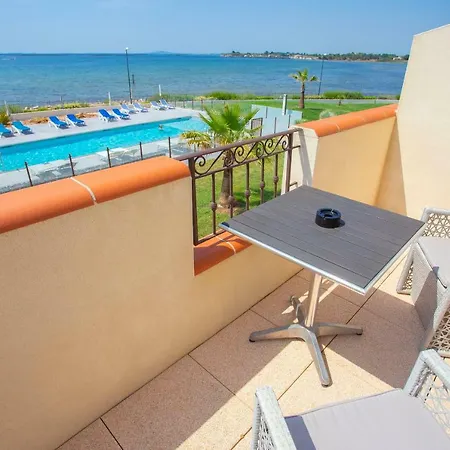 De La Pyramide Hotel 3*