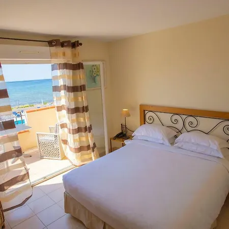 De La Pyramide Mèze