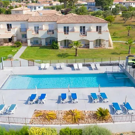 De La Pyramide Hotel