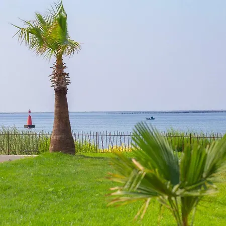 De La Pyramide Hotel 3*