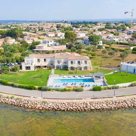 Hotel De La Pyramide