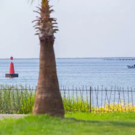 De La Pyramide Hotel