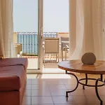 De La Pyramide Hotel