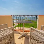 De La Pyramide Hotel Mèze