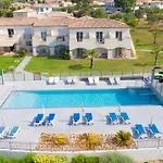 De La Pyramide Hotel