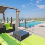 Hotel De La Pyramide 3*