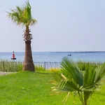 De La Pyramide Hotel 3*