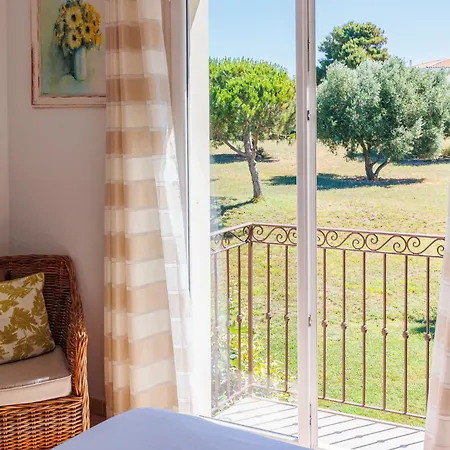 Отель De La Pyramide