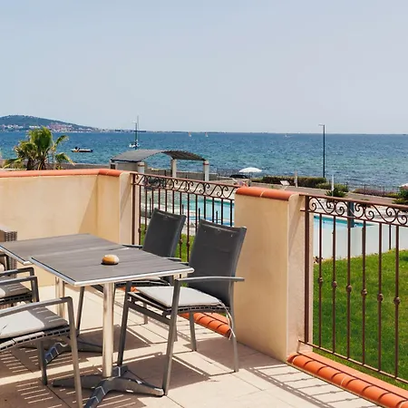 Отель De La Pyramide Мезе