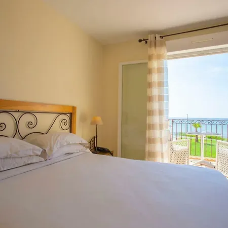 De La Pyramide Мезе