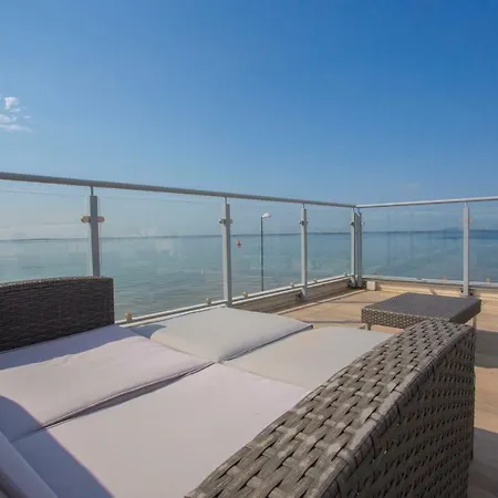 De La Pyramide Отель Мезе