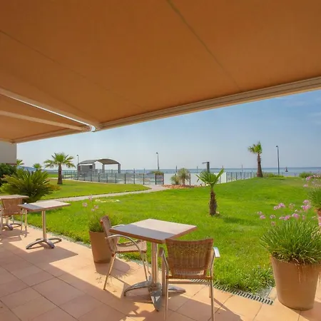 Отель De La Pyramide